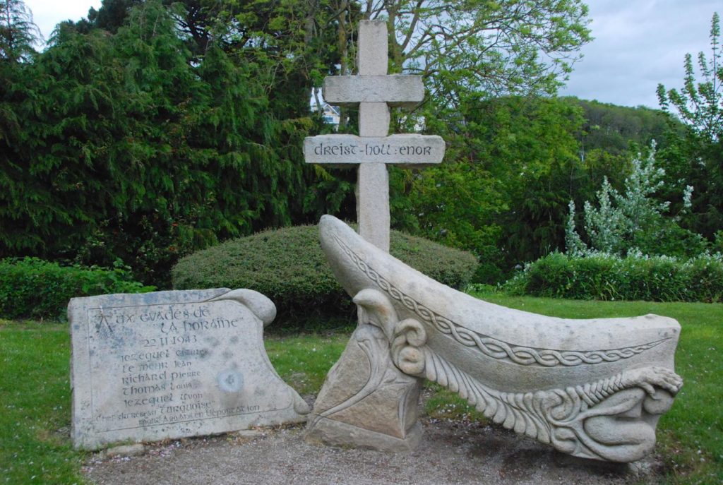 Le monument commémoratif de l'évasion de La Hauraine en novembre 1943,Photographie breizh22.eklablog.com