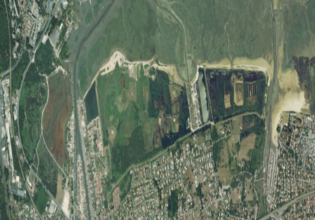 Photographie aérienne 206-2010 du port de Rocher. Portail de l'IGN