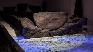 La pirogue n°20 est la plus ancienne découverte dans le lac de Sanguinet. La datation par la méthode Carbone 14 la place à l’âge du Bronze moyen. Source: Le musé du lac de Sanguinet